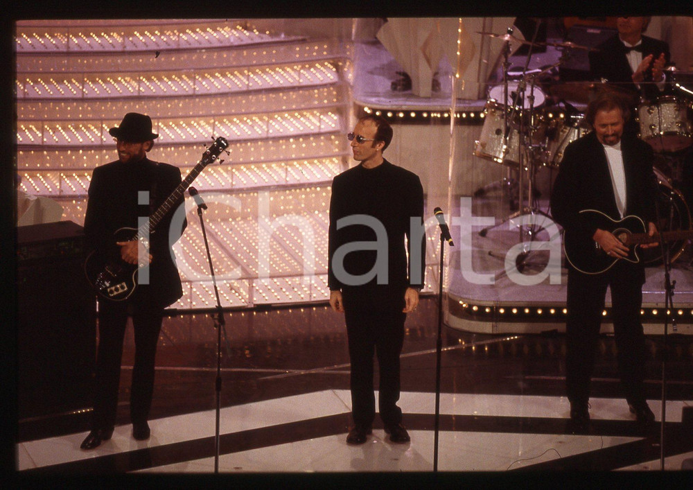 35mm vintage slide* 1997 Festival di SANREMO - BEE GEES cantano ALONE (3)