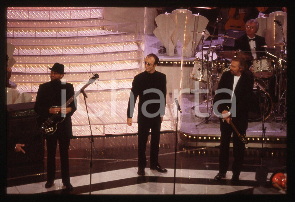 35mm vintage slide* 1997 Festival di SANREMO - BEE GEES cantano ALONE (5)