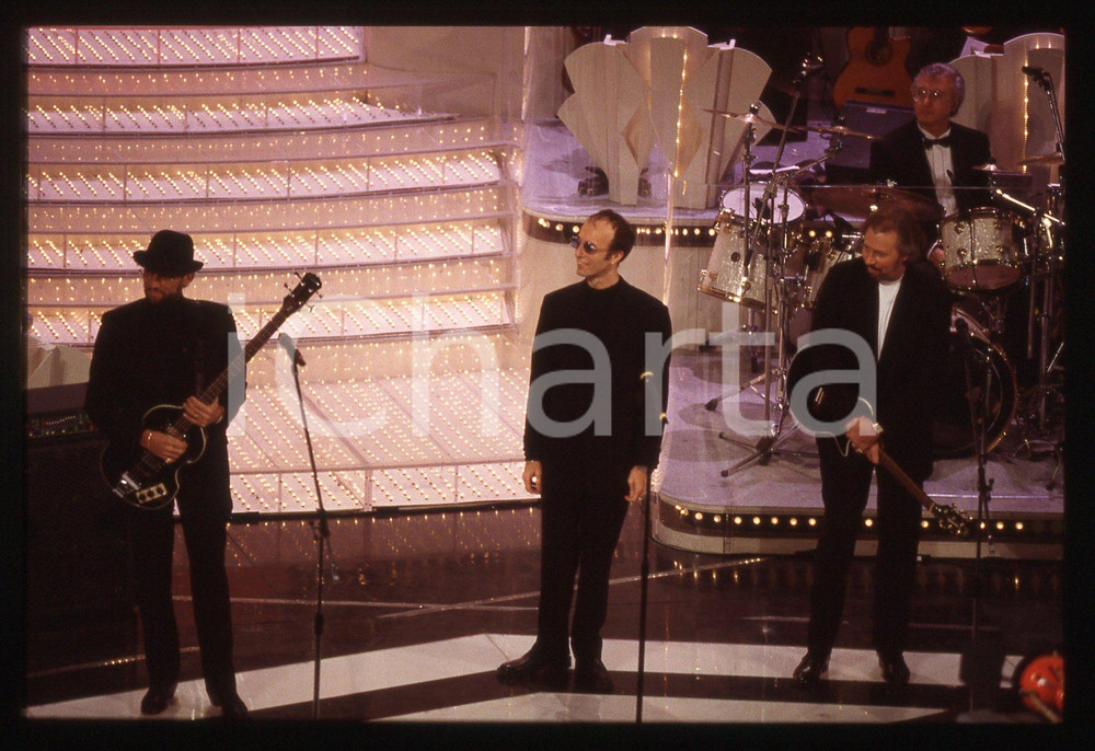 35mm vintage slide* 1997 Festival di SANREMO - BEE GEES cantano ALONE (7)