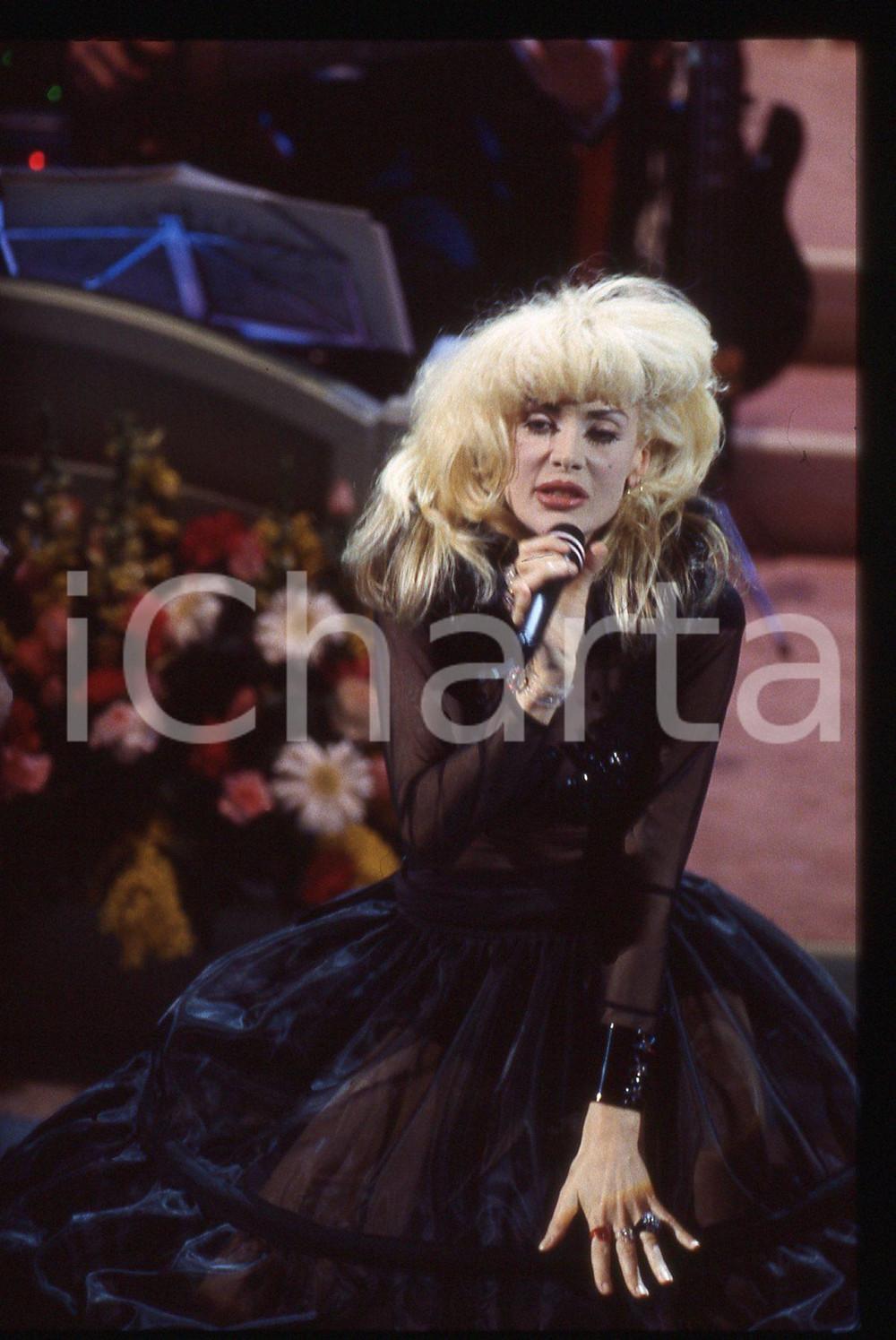 35mm vintage slide* 1994 Festival di SANREMO Donatella RETTORE sul palcoscenico
