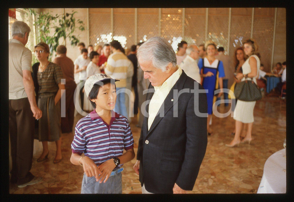 35mm vintage slide* 1985ca Jonathan KE QUAN con il produttore Jack VALENTI *