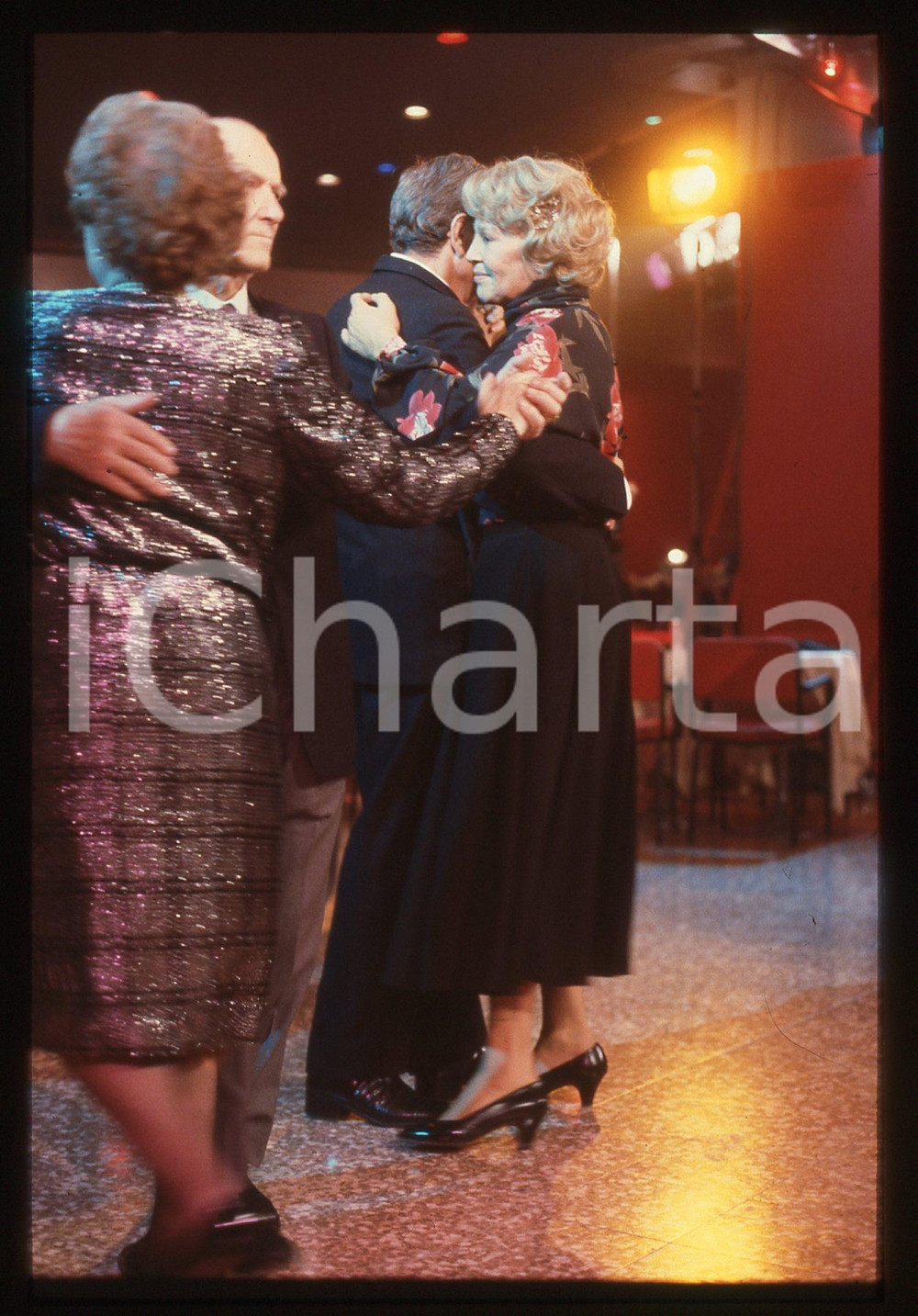 35mm vintage slide* 1985ca CINEMA Ingrid THULIN ritratta con Renzo PALMER (2)