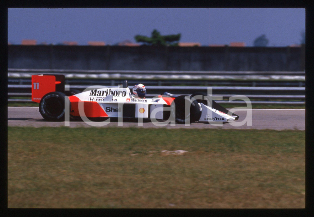 35mm vintage slide* 1988 FORMULA 1 - Alain PROST in pista su MCLAREN MP4/4