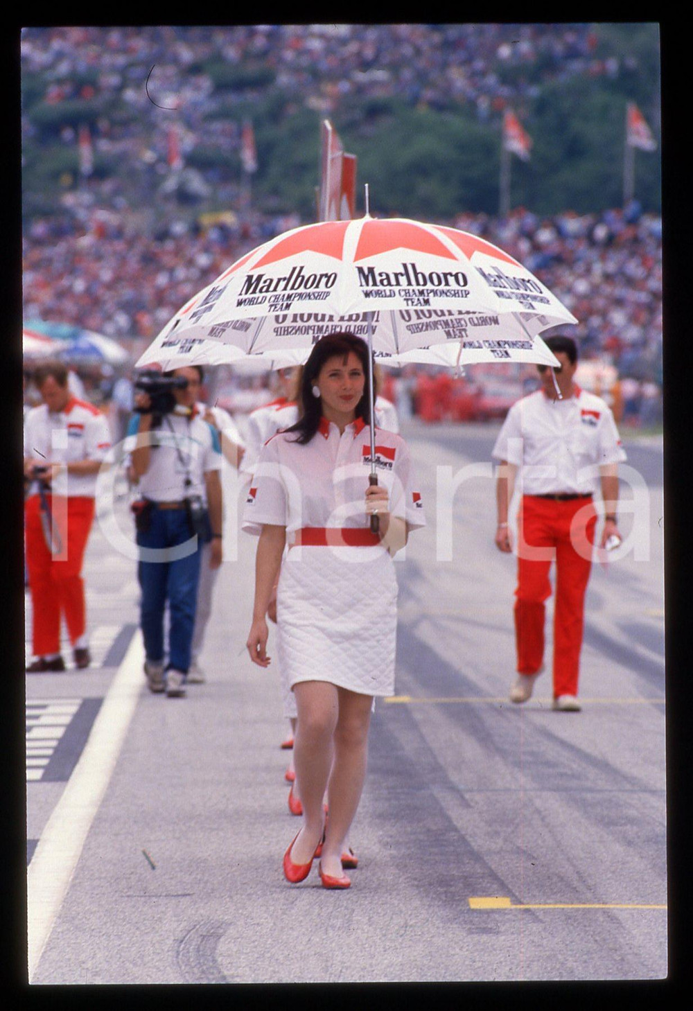 Fotografia d epoca originale 35mm vintage slide 1988 IMOLA Gran Premio F1  ombrellina sulla pista 1