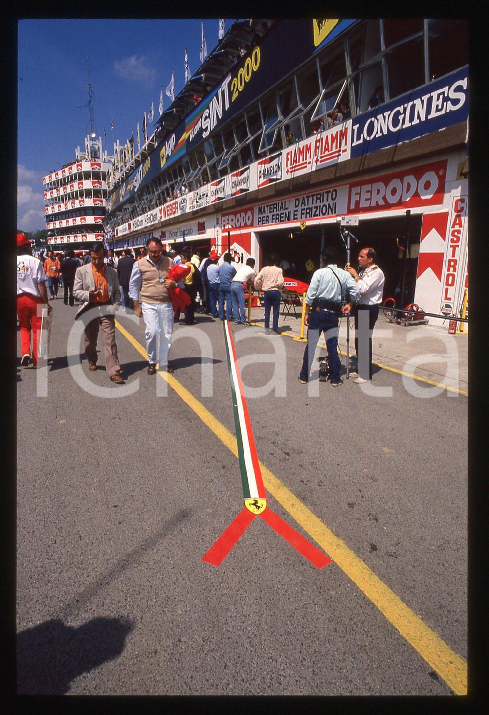 35mm vintage slide* 1988 IMOLA Gran Premio F1 - box scuderia FERRARI