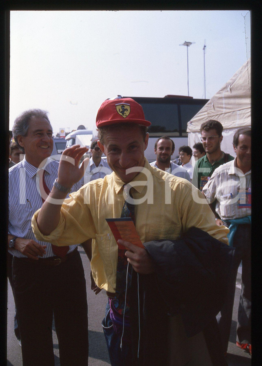 35mm vintage slide* 1990ca FORMULA 1 - Tifoso FERRARI in visita ai box