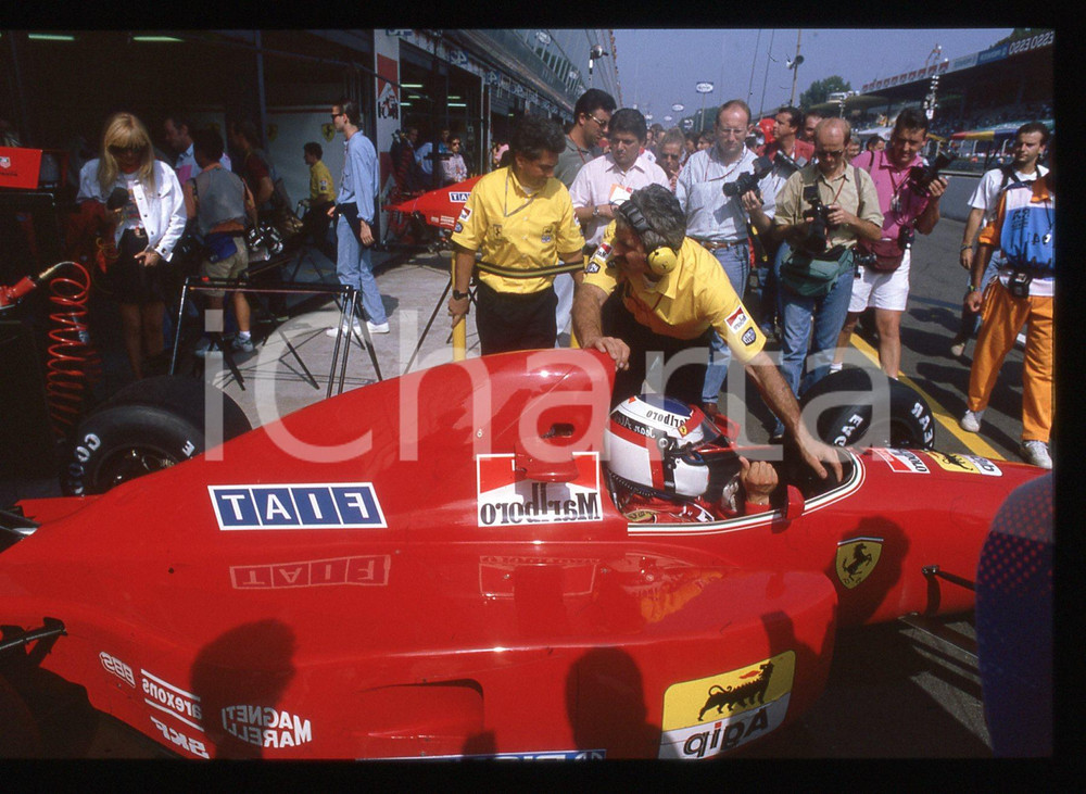 35mm vintage slide* 1992 FORMULA 1 - Jean ALESI ai box FERRARI F92A