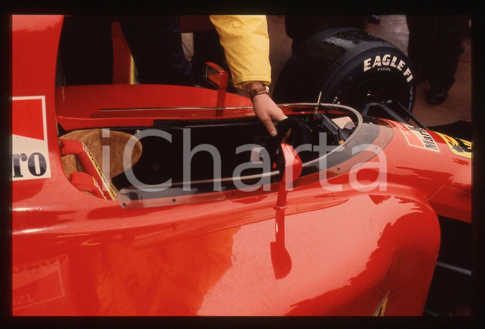 35mm vintage slide* 1991 FORMULA 1 - FERRARI 642 di Alain PROST ai box *
