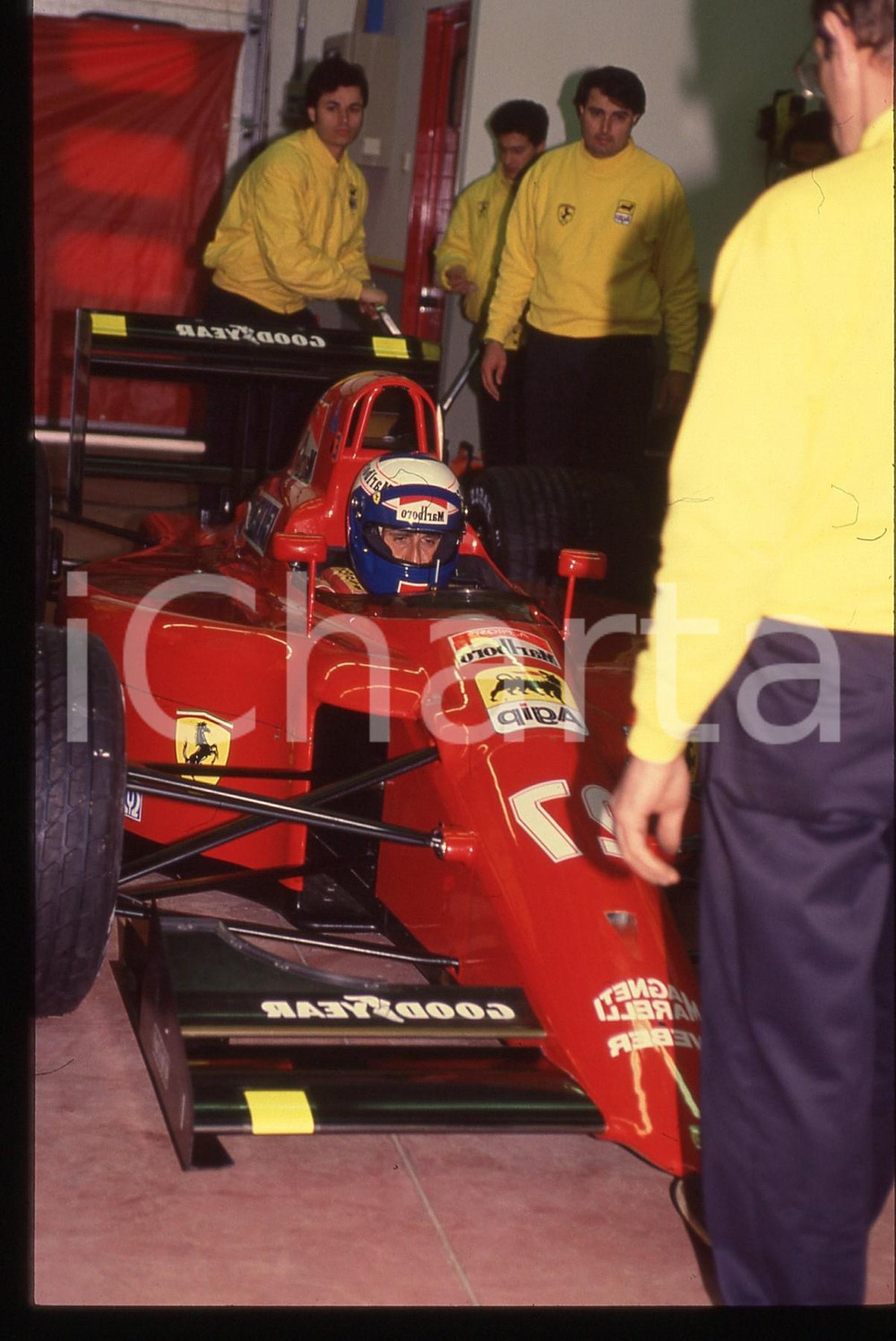 35mm vintage slide* 1991 FORMULA 1 -  FERRARI 642 di Alain PROST ai box (2)