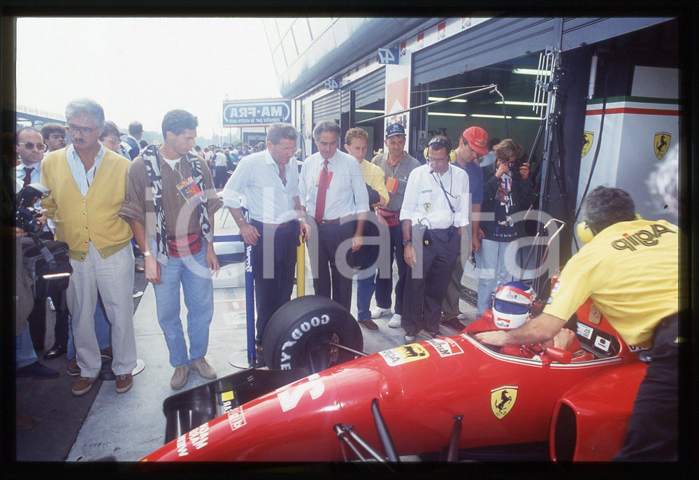 35mm vintage slide* 1992 FORMULA 1 Jean ALESI ai box su FERRARI F92A