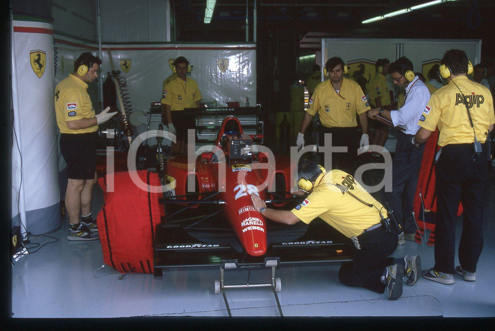 Fotografia d epoca originale 35mm vintage slide 1992 FORMULA 1 Ivan CAPELLI ai box su FERRARI F92A 1