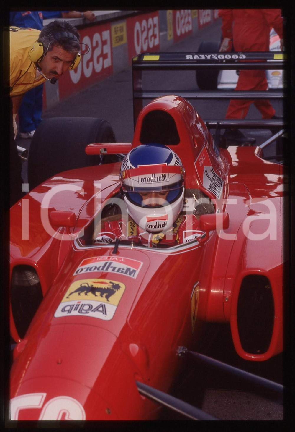 35mm vintage slide* 1992 FORMULA 1 - Jean ALESI ai box su  FERRARI F92A