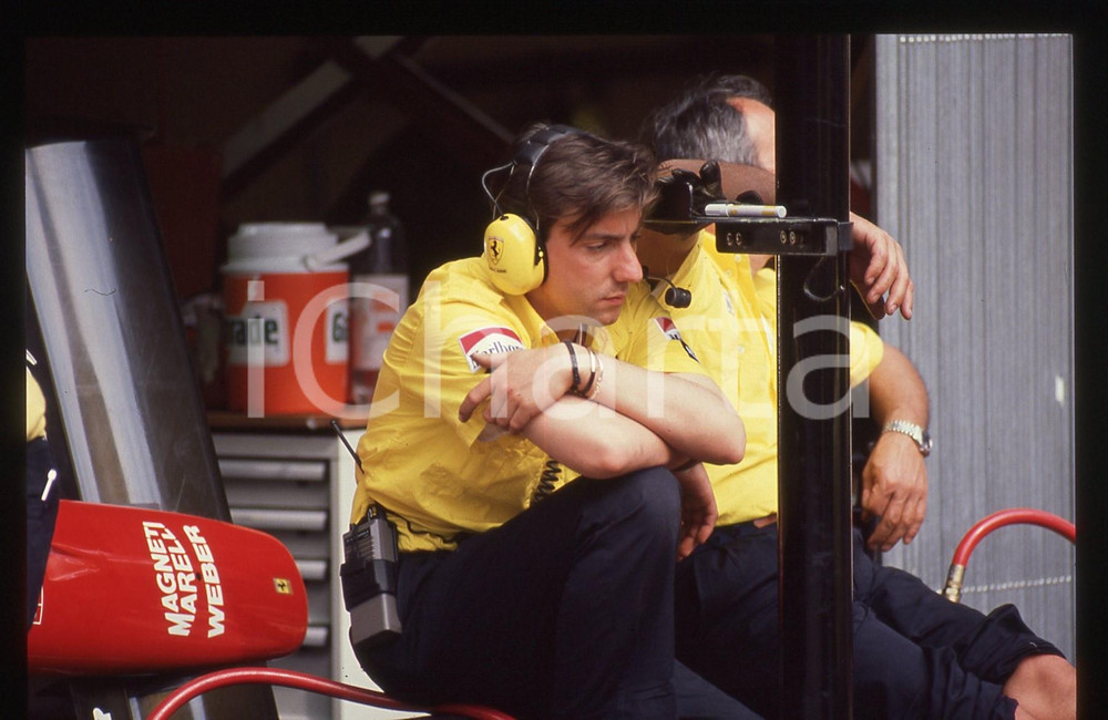 35mm vintage slide* 1990ca FORMULA 1 - Meccanici scuderia FERRARI nei box (2)