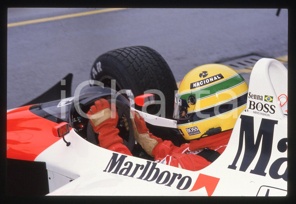 Fotografia d epoca originale 35mm vintage slide 1988 FORMULA 1  Ayrton SENNA ritratto su MCLAREN MP4/4 4 1