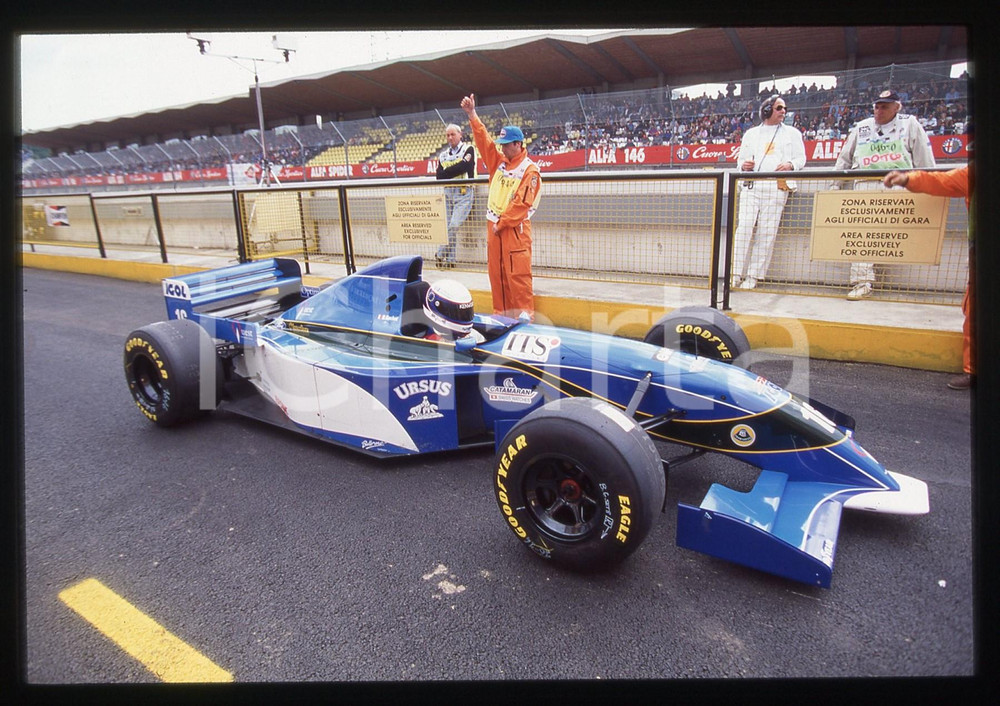 35mm vintage slide* 1995 IMOLA F1 - Bertrand GACHOT ai box su PACIFIC PR02 (3)