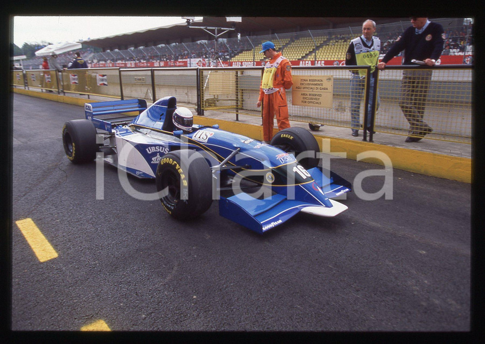 35mm vintage slide* 1995 IMOLA F1 - Bertrand GACHOT ai box su PACIFIC PR02 (4)