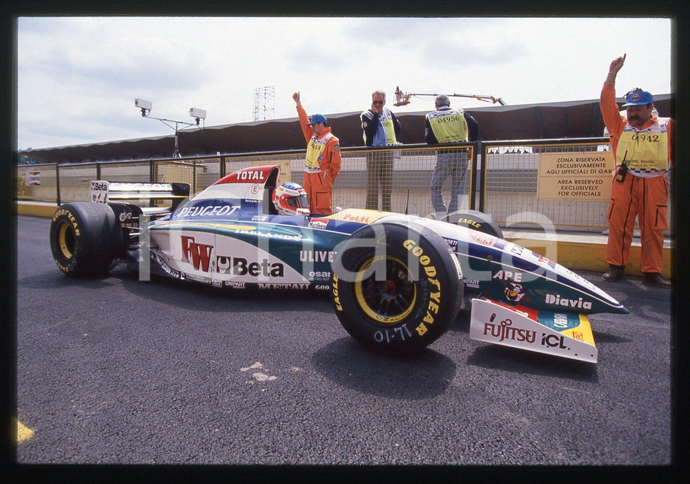 35mm vintage slide* 1995 IMOLA F1 - Rubens BARRICHELLO ai box su JORDAN 195 (2)