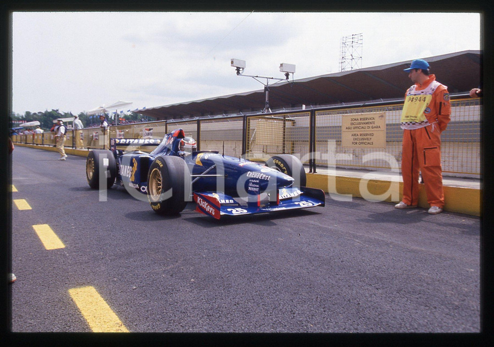 35mm vintage slide* 1995 IMOLA FORMULA 1 - Aguri SUZUKI ai box su LIGIER JS41