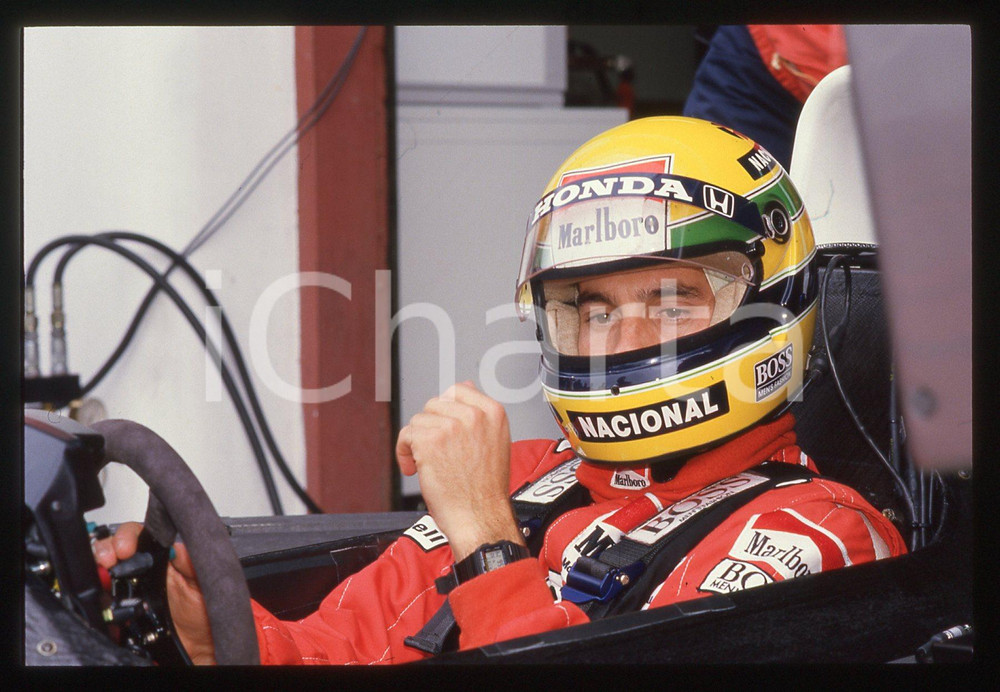 Fotografia d epoca originale 35mm vintage slide 1988 FORMULA 1  Ayrton SENNA ritratto su MCLAREN MP4/4 2 1