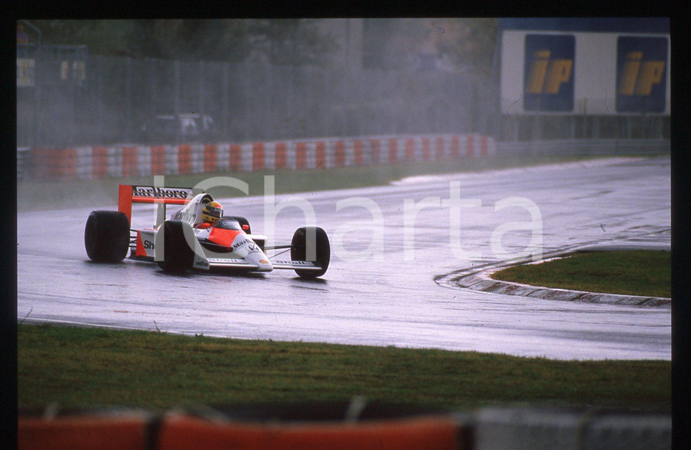 Fotografia d epoca originale 35mm vintage slide 1988 FORMULA 1  Ayrton SENNA ritratto su MCLAREN MP4/4 6 1