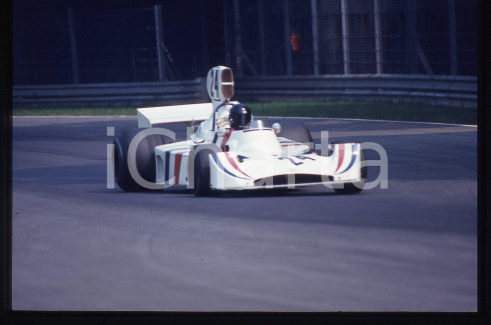 35mm vintage slide* 1974 FORMULA 1 - James HUNT in pista su MARCH HESKETH