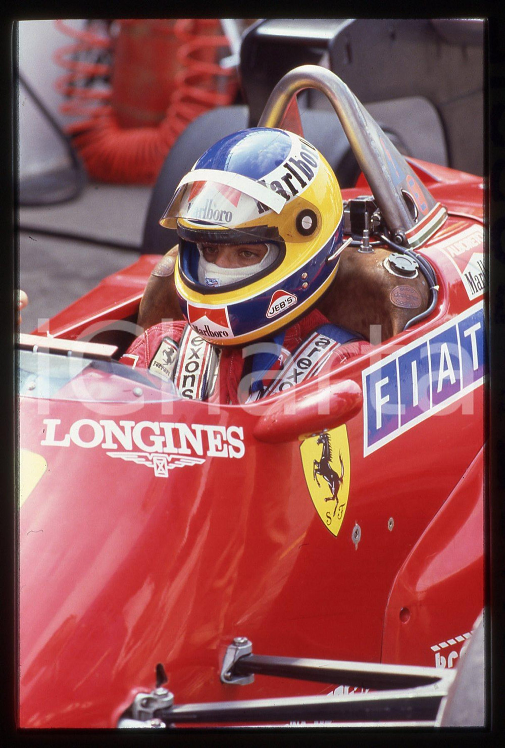 Fotografia d'epoca originale 35mm vintage slide* 1984 FORMULA 1 Michele ALBORETO ai box su FERRARI 126C4 (2) 1