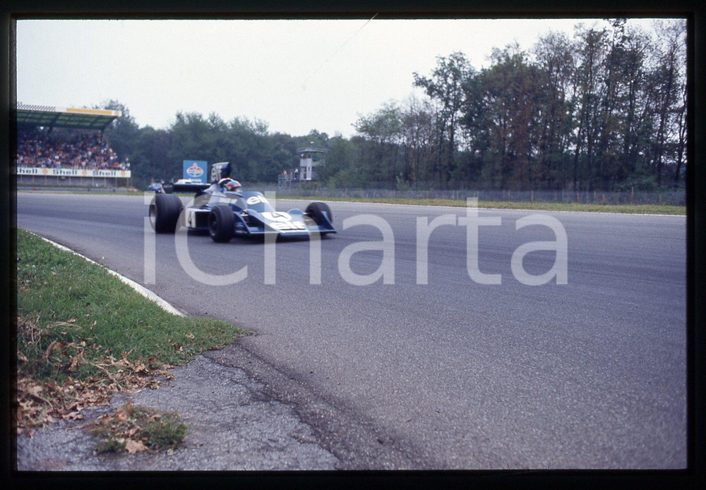 35mm vintage slide* 1975ca FORMULA 1 - Monoposto durante un Gran Premio (8)