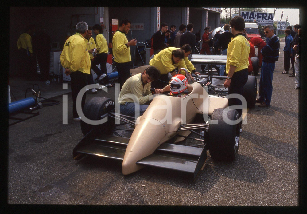 Fotografia d'epoca originale 35mm vintage slide* 1985ca FORMULA 1 -  Monoposto OSELLA in preparazione ai box 1