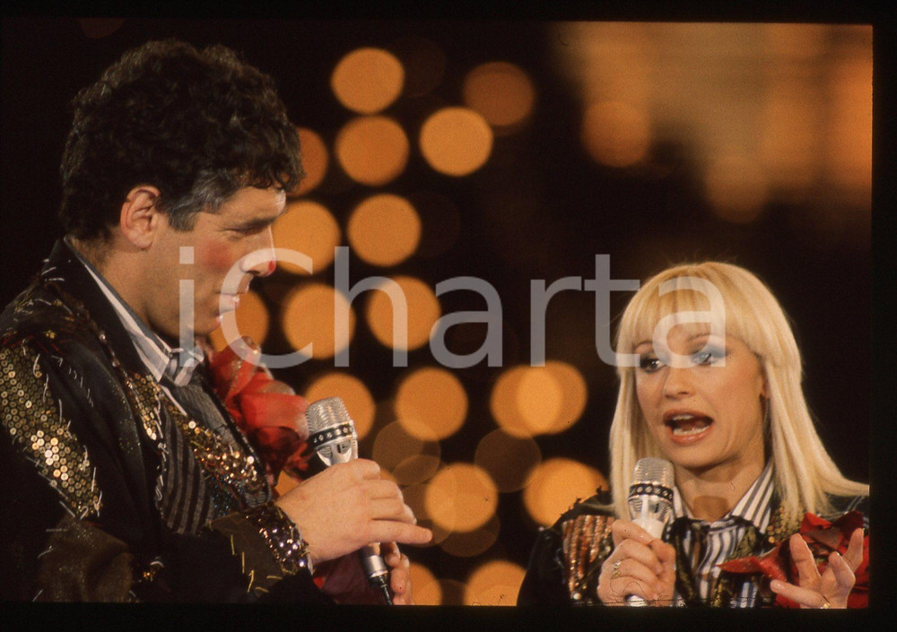 35mm vintage slide* 1998 RAFFAELLA CARRA' SHOW - Raffaella CARRA' e Elliot GOULD