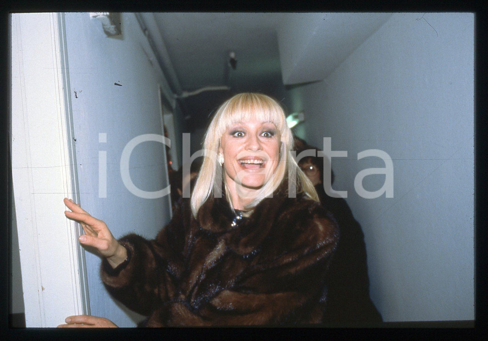35mm vintage slide* 1990ca TELEVISIONE - Raffaella CARRA' ritratto showgirl (13)