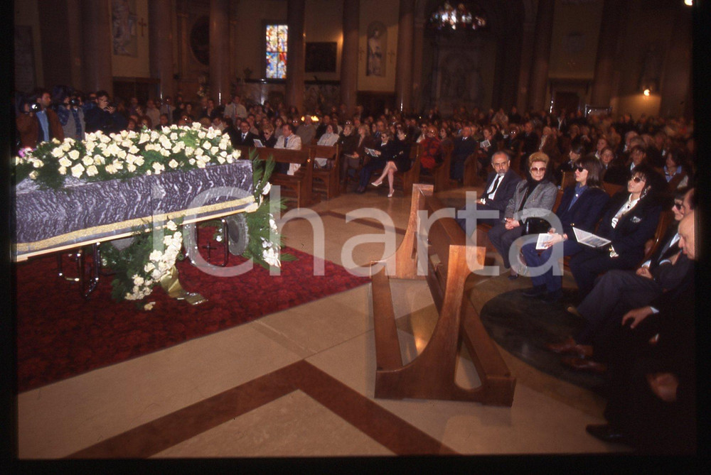 Fotografia d epoca originale 35mm vintage slide 1995 MILANO  Maurizio GUCCI Funerali dell imprenditore 2 1