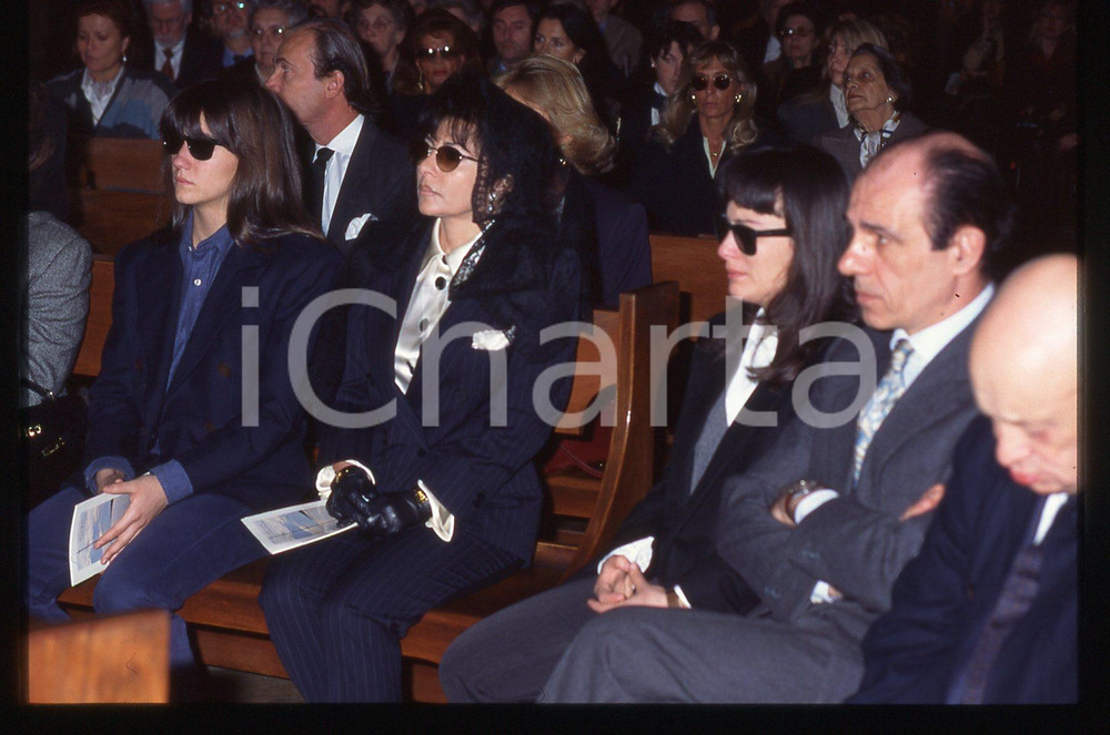 Fotografia d epoca originale 35mm vintage slide 1995 MILANO  Maurizio GUCCI Funerali dell imprenditore 5 1
