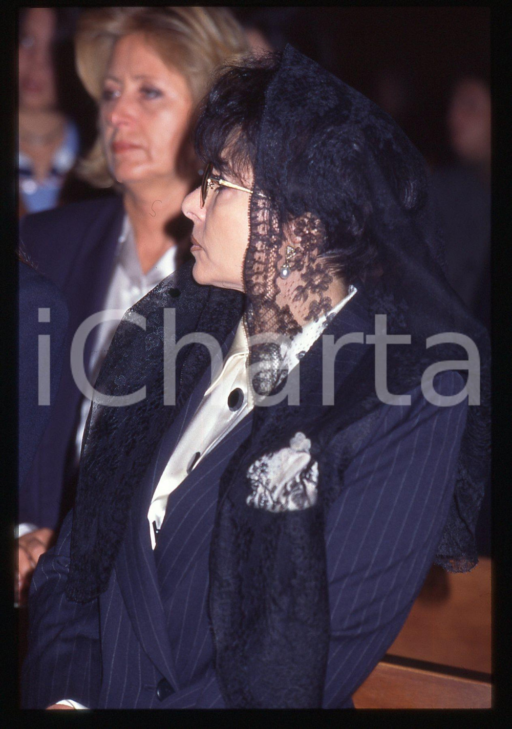 Fotografia d epoca originale 35mm vintage slide 1995 MILANO Patrizia REGGIANI ai funerali di Maurizio GUCCI 1