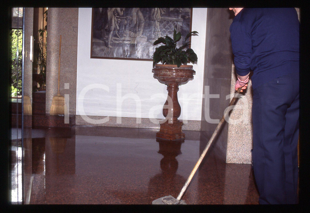 Fotografia d epoca originale 35mm vintage slide 1995 MILANO  Maurizio GUCCI scena dell omicidio 6 1