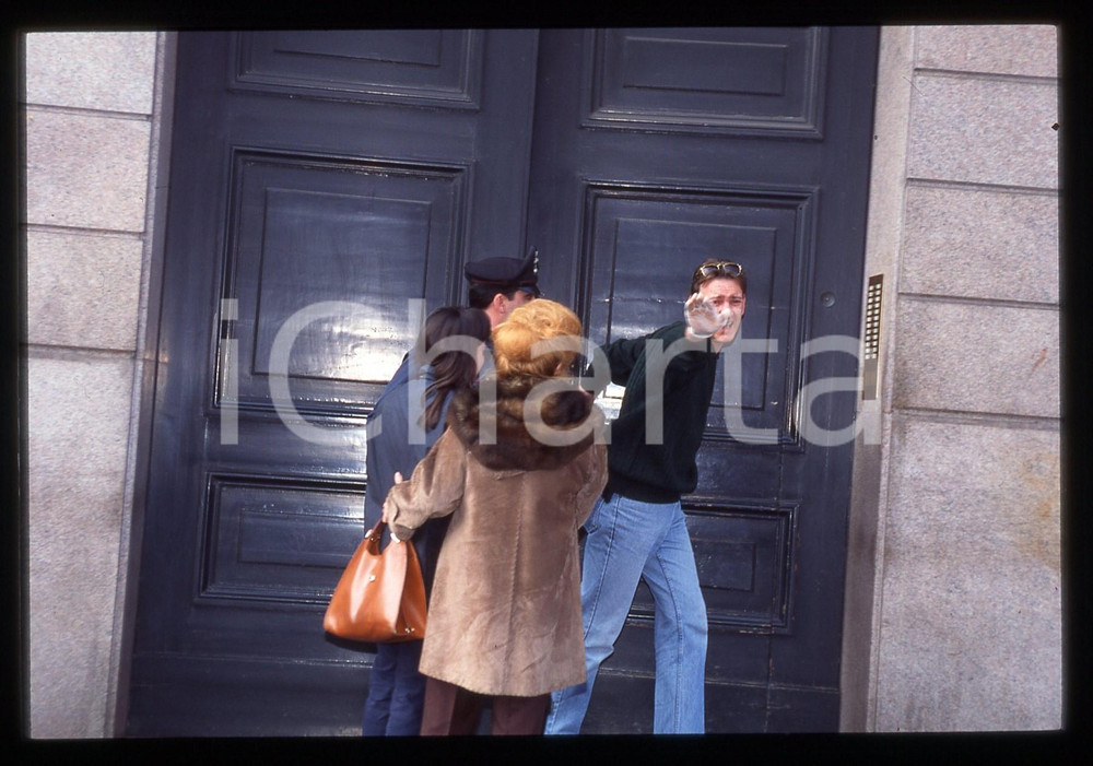 Fotografia d epoca originale 35mm vintage slide 1995 MILANO VIA PALESTRO Omicidio di MAURIZIO GUCCI 1