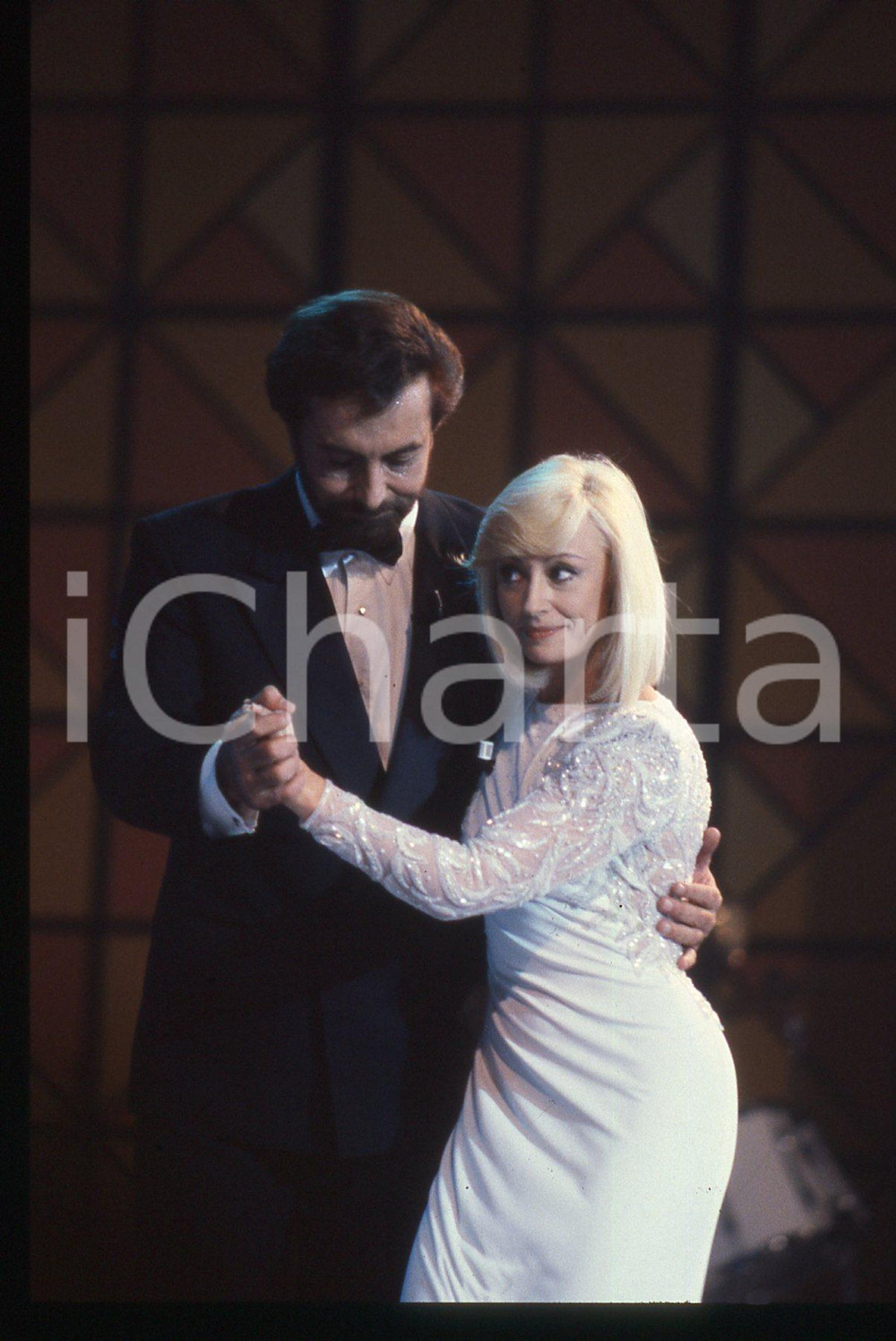 35mm vintage slide* 1990ca TELEVISIONE - Raffaella CARRA' con Kabir BEDI (2)