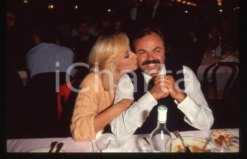 35mm vintage slide* 1990 TELEVISIONE Raffaella CARRA' con Sergio JAPINO (2)