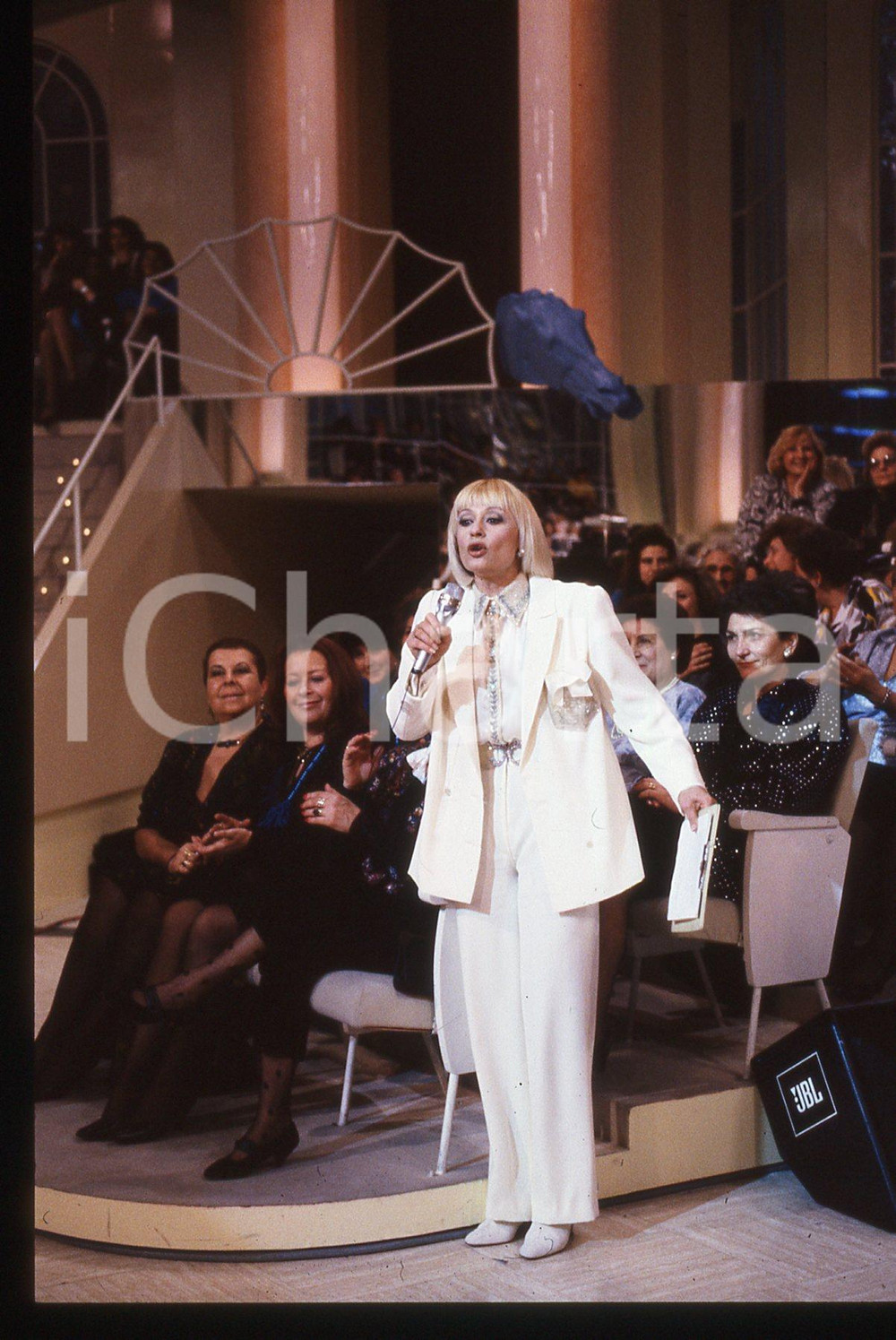 35mm vintage slide* 1990ca TELEVISIONE - Raffaella CARRA' ritratto showgirl (16)