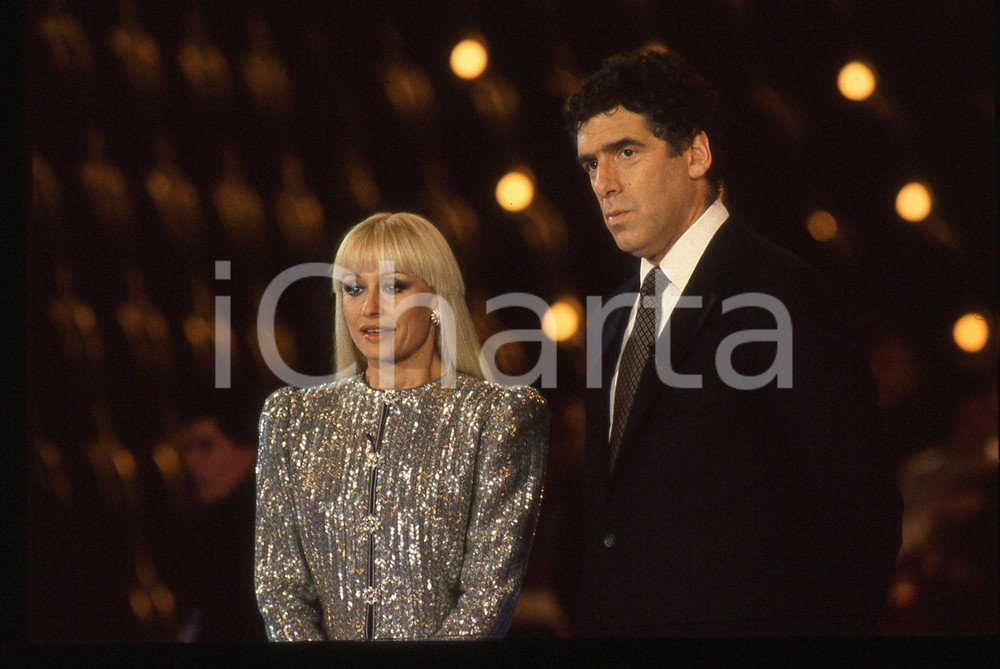 35mm vintage slide* 1998 RAFFAELLA CARRA' SHOW Raffaella CARRA' e Elliot GOULD *