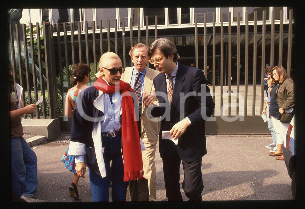 35mm vintage slide* 1990ca ROMA Raffaella CARRA' con Vittorio SGARBI (3)