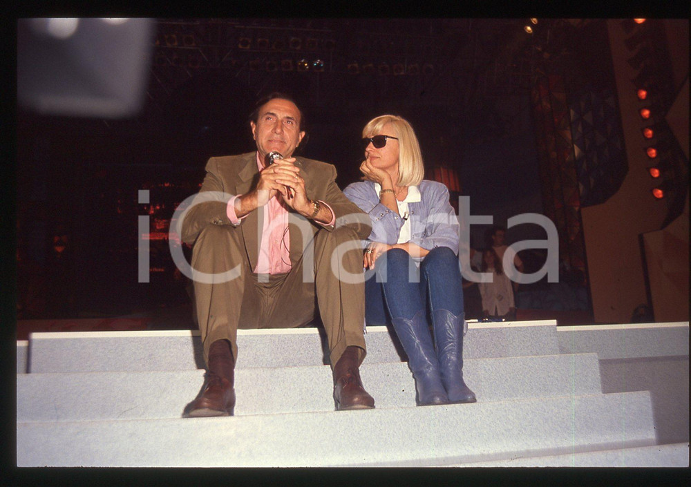 Fotografia d epoca originale 35mm vintage slide 1990ca TELEVISIONE Raffaella CARRA  e Pippo BAUDO 1