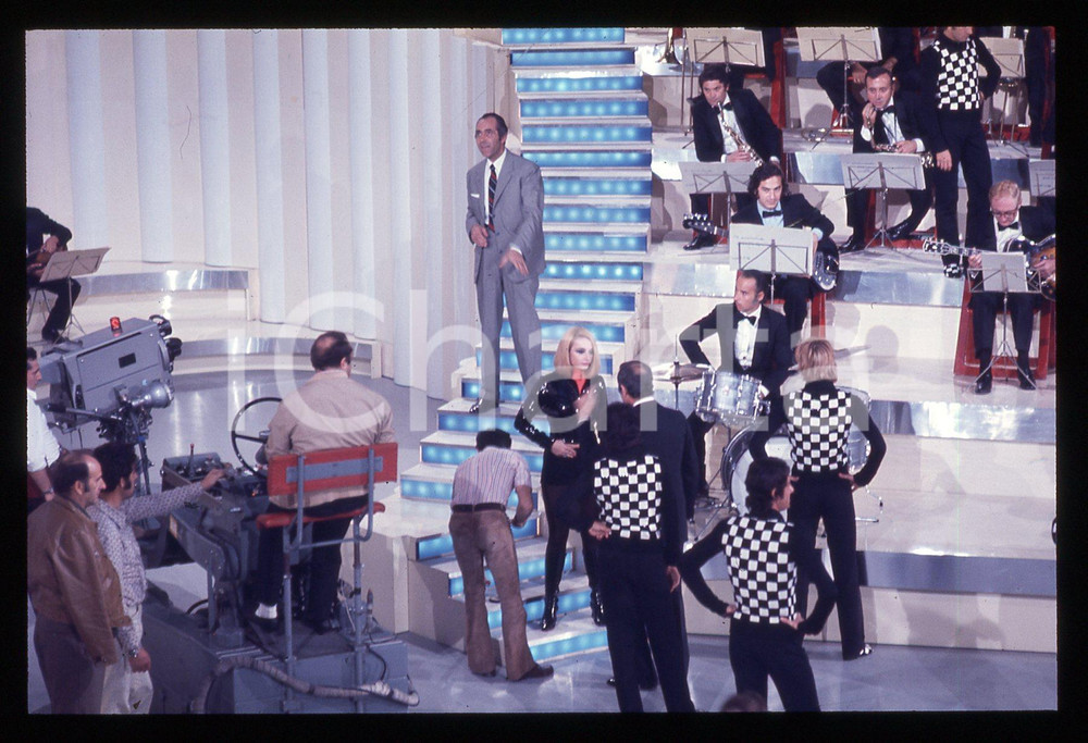 35mm vintage slide* 1971 CANZONISSIMA - Raffaella CARRA' sul palcoscenico (6)