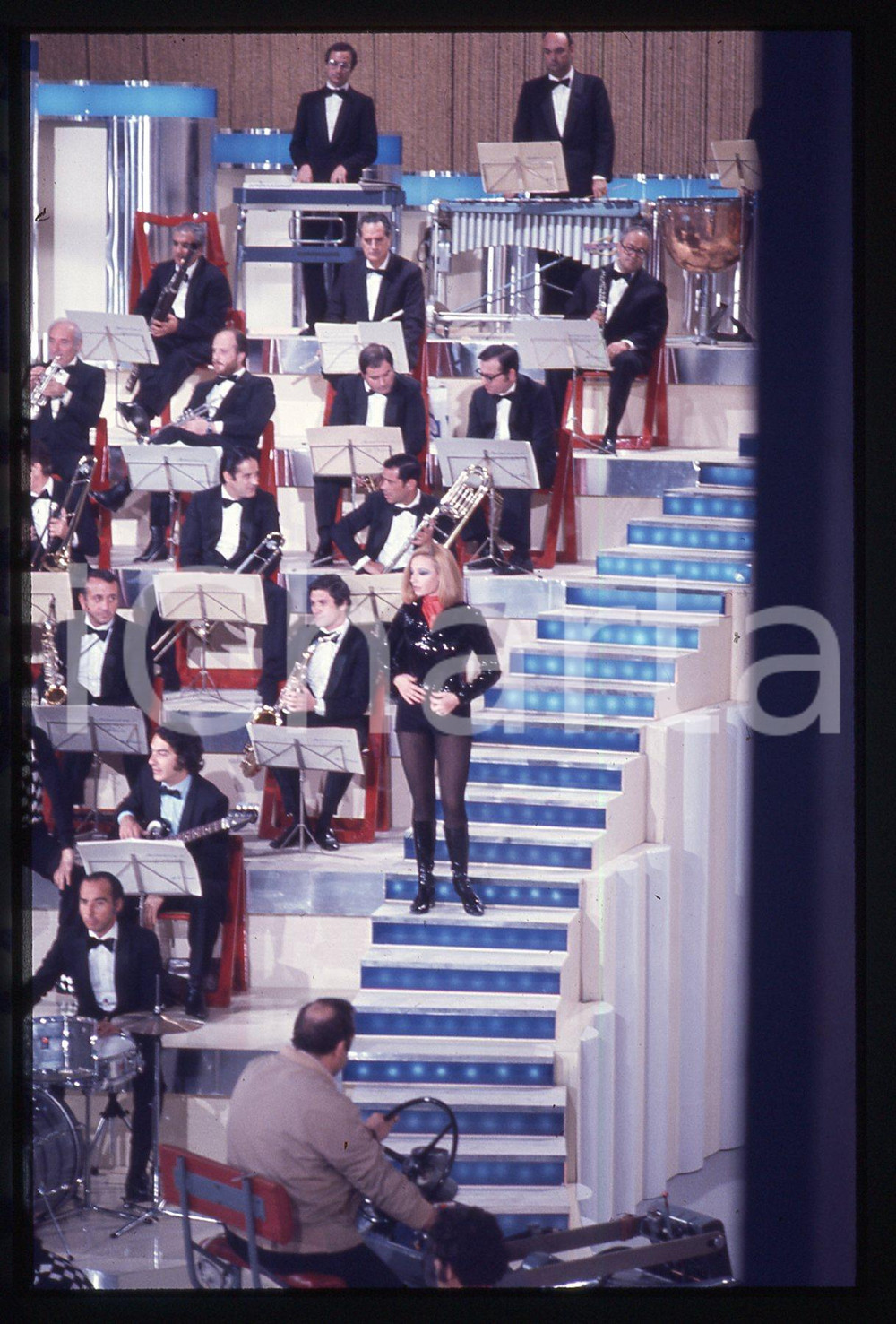 35mm vintage slide* 1971 CANZONISSIMA - Raffaella CARRA' sul palcoscenico (7)