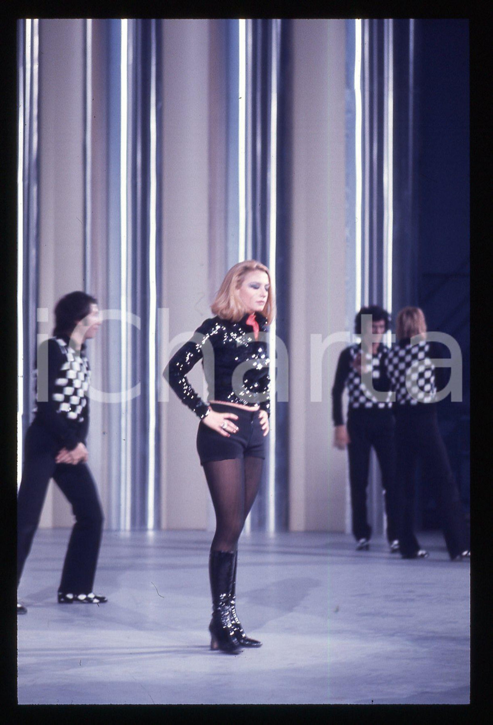 35mm vintage slide* 1971 CANZONISSIMA - Raffaella CARRA' sul palcoscenico (8)