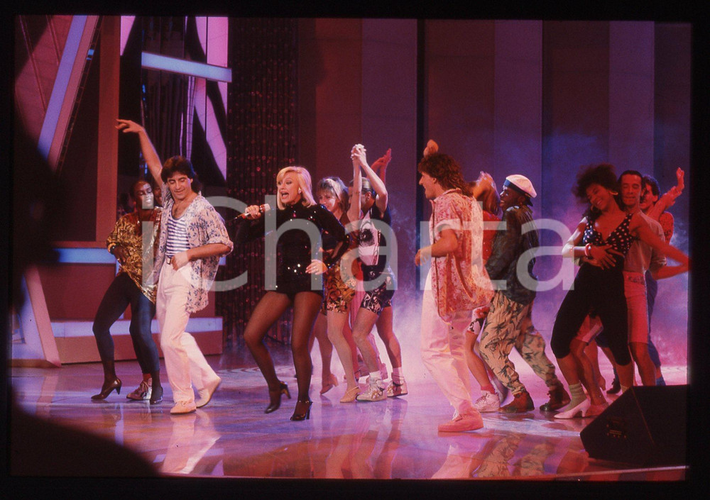 35mm vintage slide* 1990 RICOMINCIO DA DUE Raffaella CARRA' balla SOCA DANCE (6)