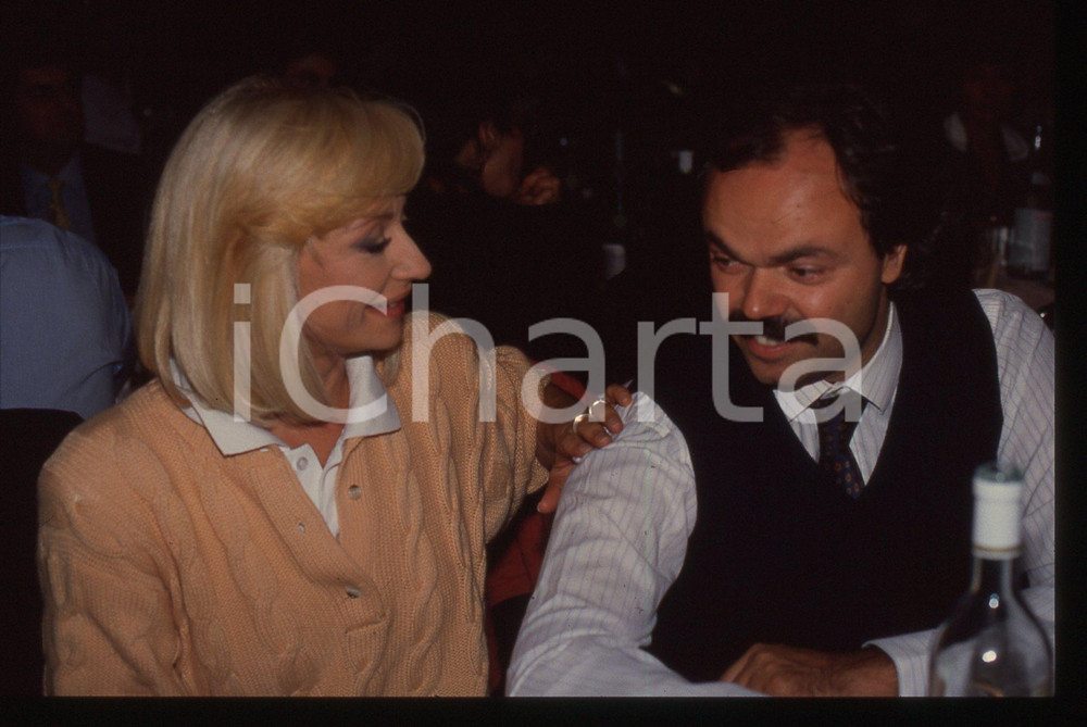 35mm vintage slide* 1990 TELEVISIONE Raffaella CARRA' con Sergio JAPINO (7)