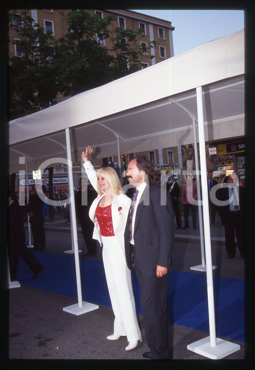 35mm vintage slide* 1996 NOTTE TELEGATTI - Raffaella CARRA' e Sergio JAPINO (3)