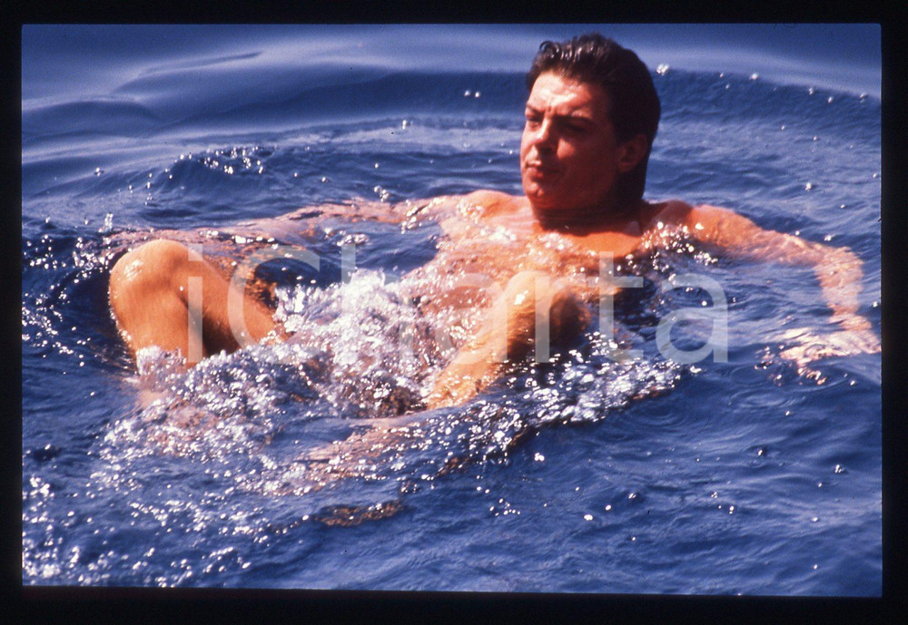 35mm vintage slide* 1990ca GOSSIP - Martin DONOVAN paparazzato in mare (3)