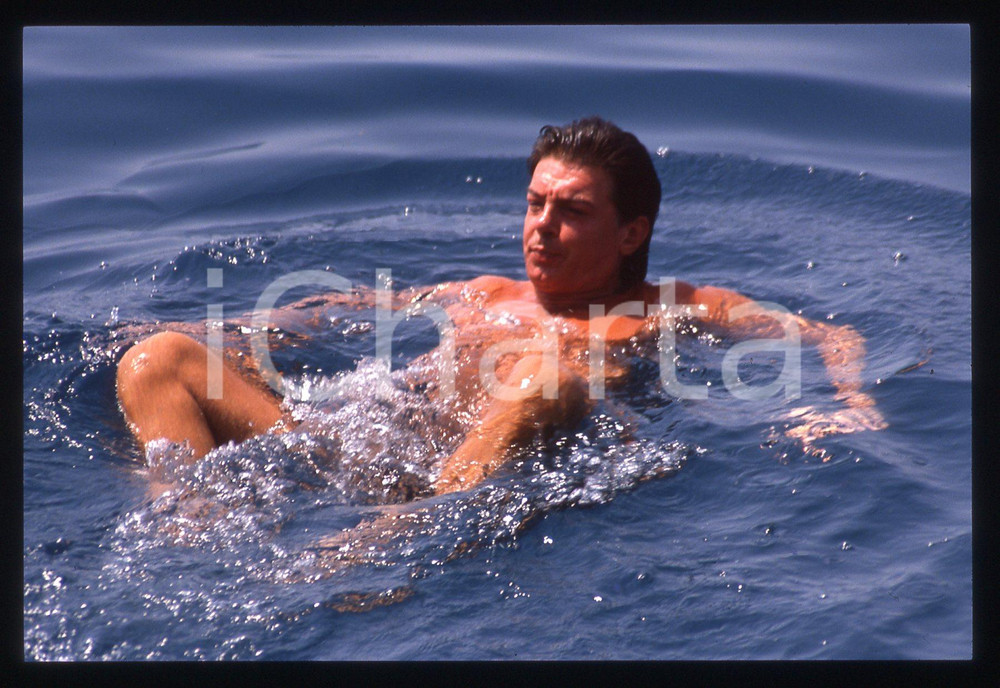 35mm vintage slide* 1990ca GOSSIP - Martin DONOVAN paparazzato in mare (5)