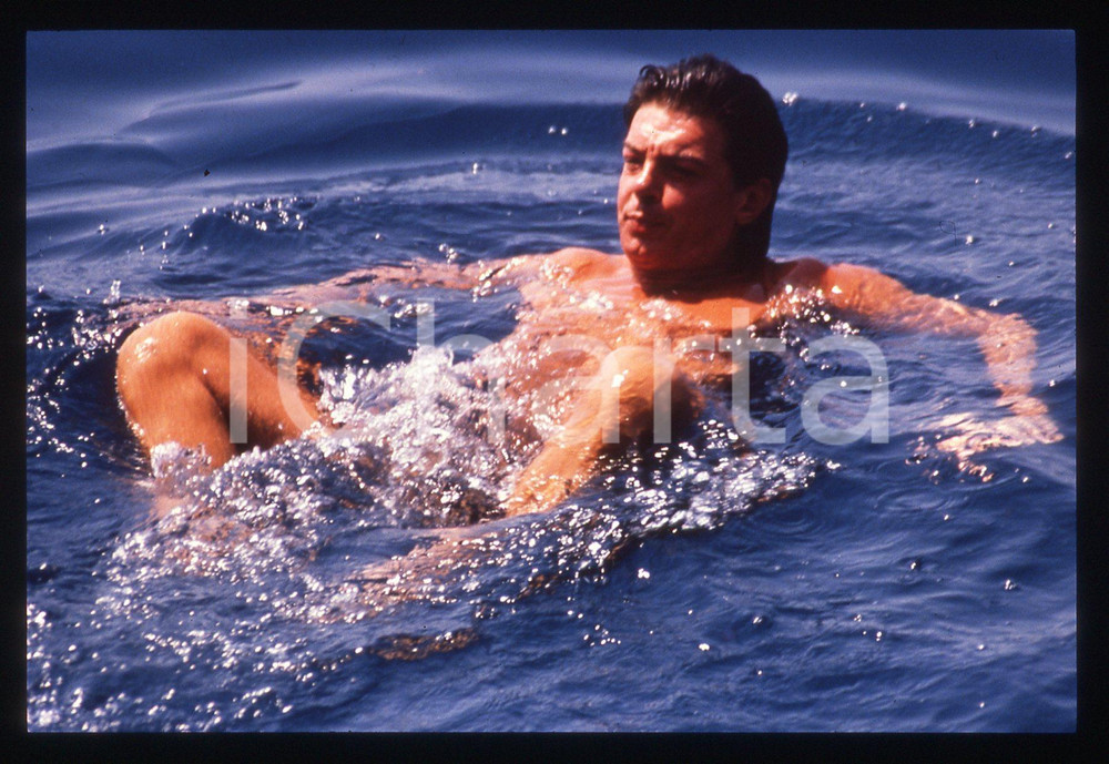 35mm vintage slide* 1990ca GOSSIP - Martin DONOVAN paparazzato in mare (7)